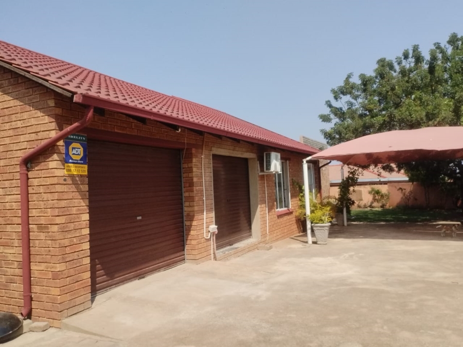 5 Bedroom Property for Sale in Mogwase North West